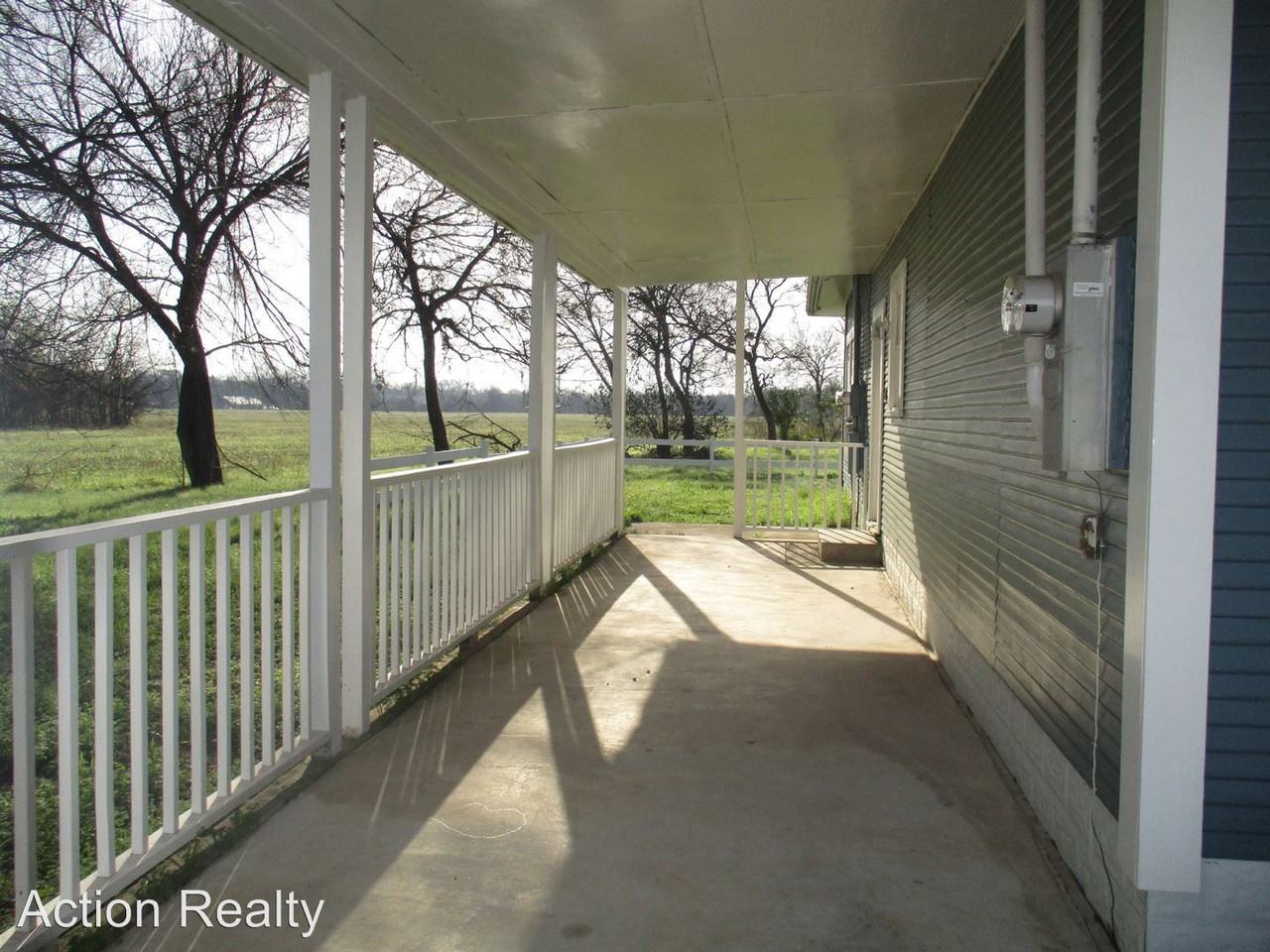 361 McQueeney Rd - Photo 3 of 14