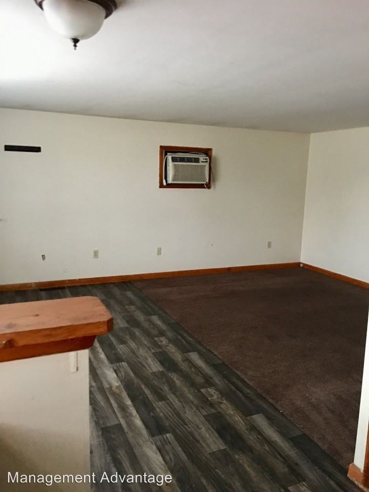 318 E Cherry St - Photo 2 of 9