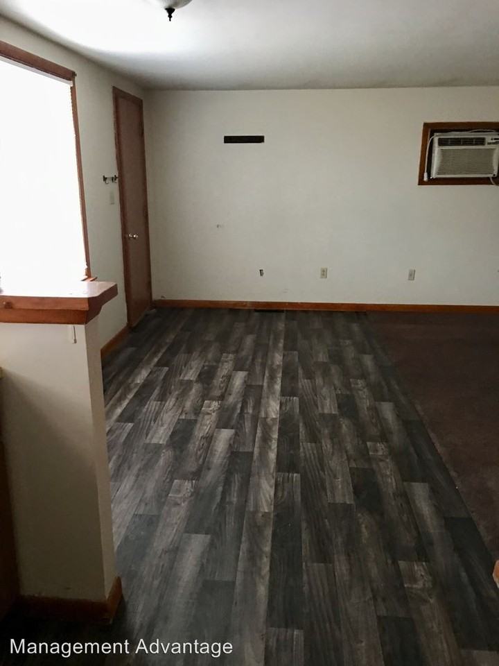 318 E Cherry St - Photo 3 of 9