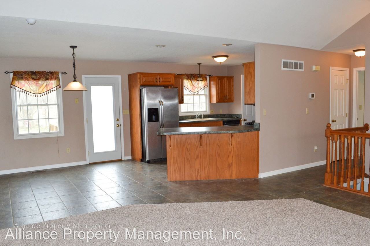 101 Snyder Dr - Photo 3 of 16