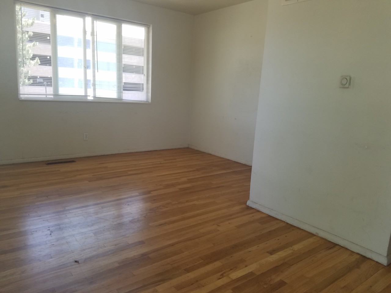 171 Westminster Ave S - Photo 2 of 8