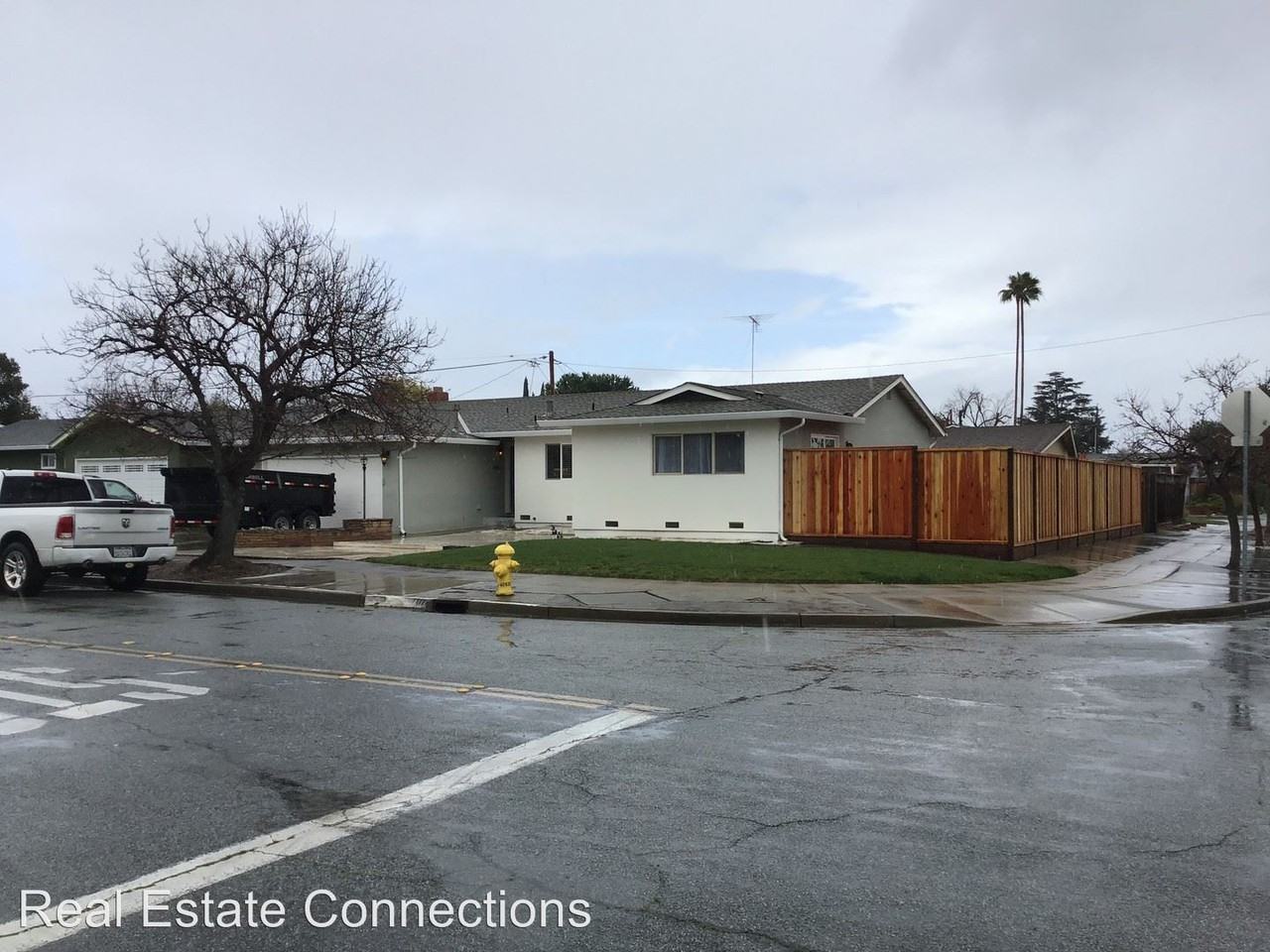 2253 Stratford Dr - Photo 2 of 14