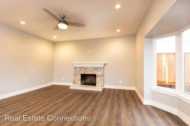 2253 Stratford Dr - Photo 3 of 14