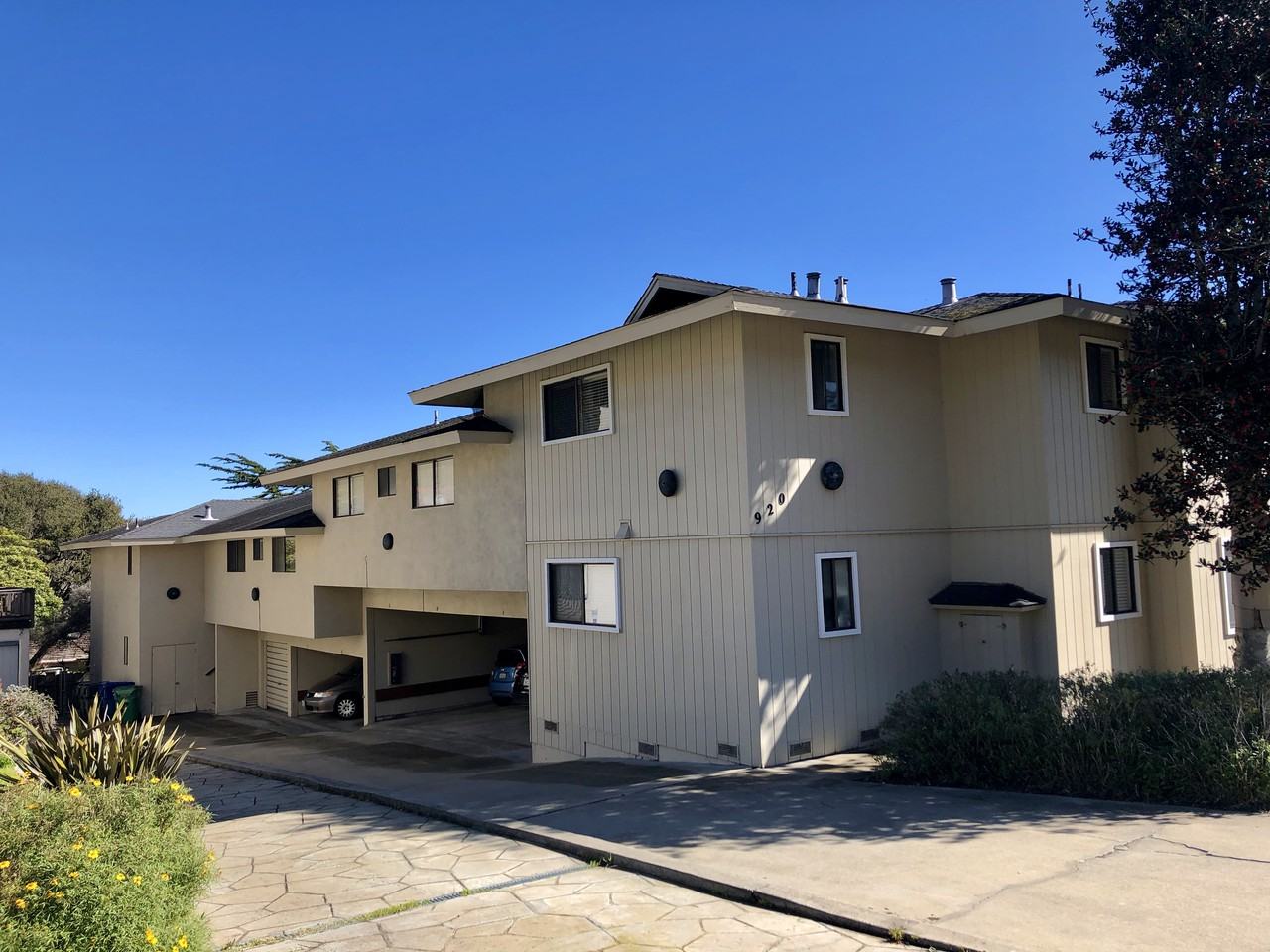 920 Lighthouse Ave - Photo 2 of 3