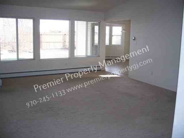 3148 Goldeneye Ave - Photo 3 of 9