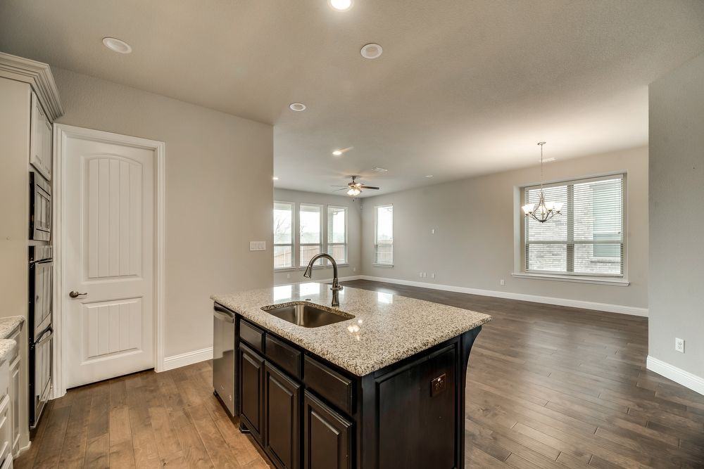 14917 Belclaire Avenue - Photo 3 of 16