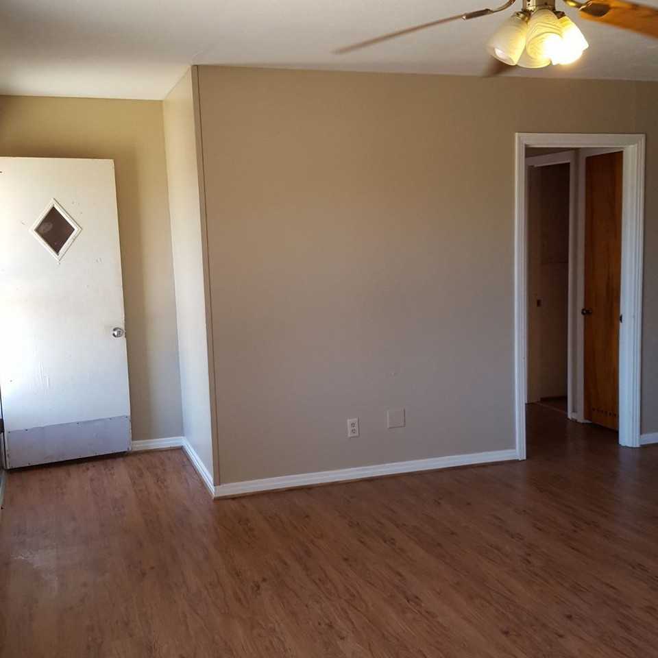 515 S Avenue P - Photo 2 of 17