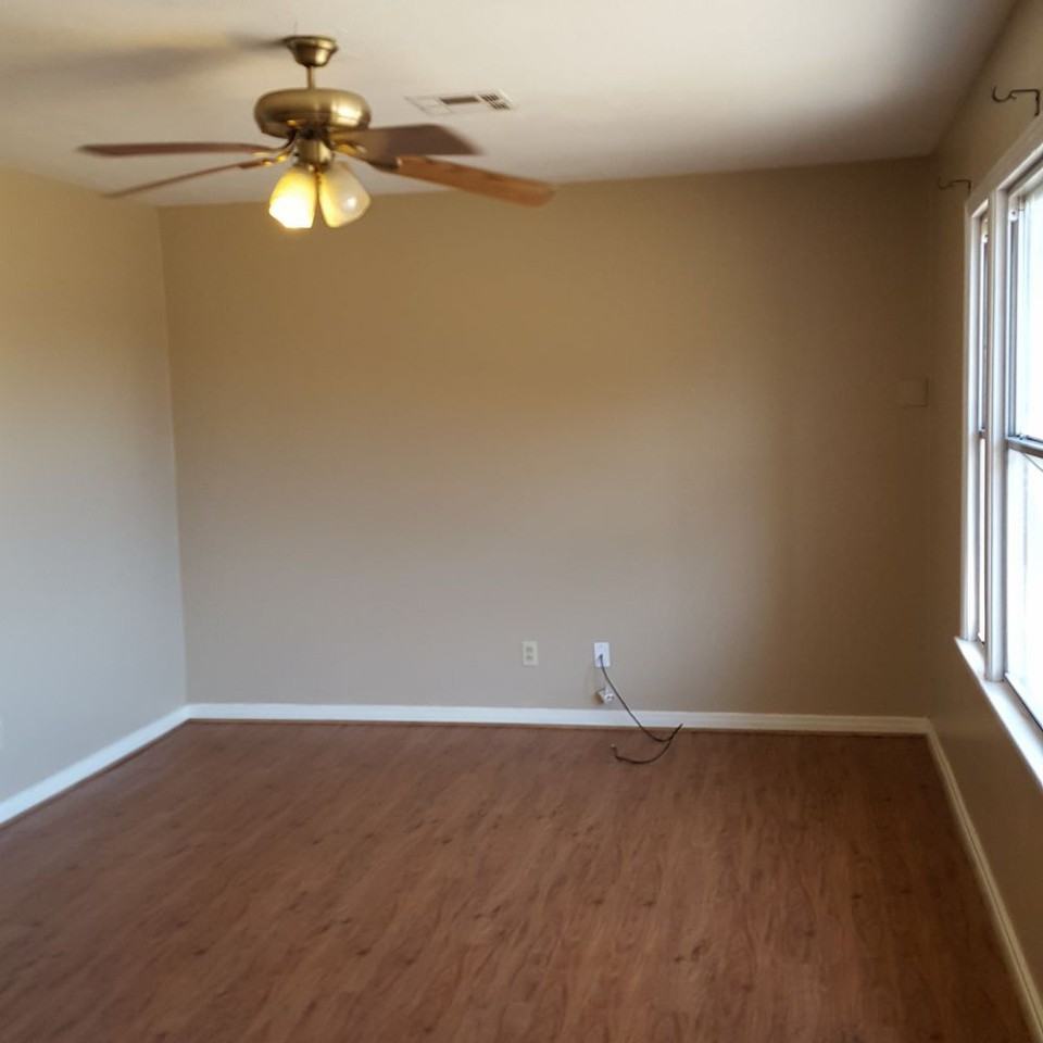 515 S Avenue P - Photo 3 of 17