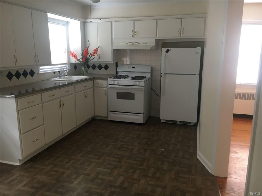 150 Lincoln Ave - Photo 2 of 8