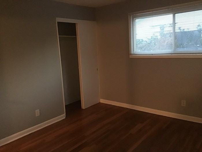 9915 Castle Dr - Photo 3 of 24