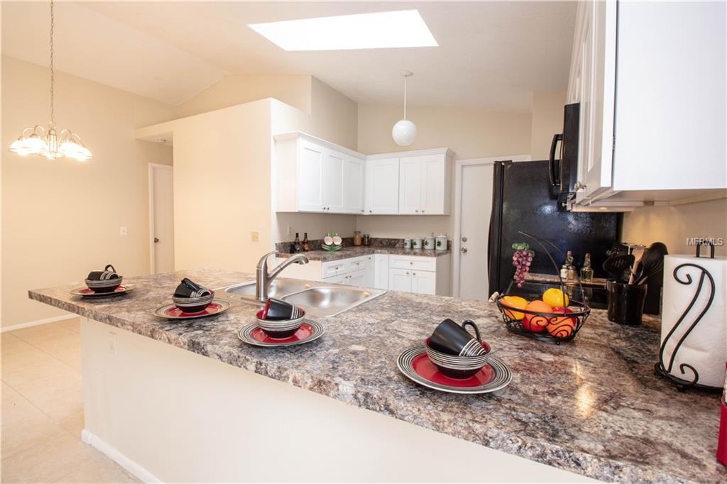 1008 Winterberry Ln - Photo 3 of 4