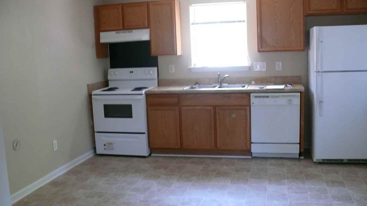 120 Honeywood Ave - Photo 3 of 12