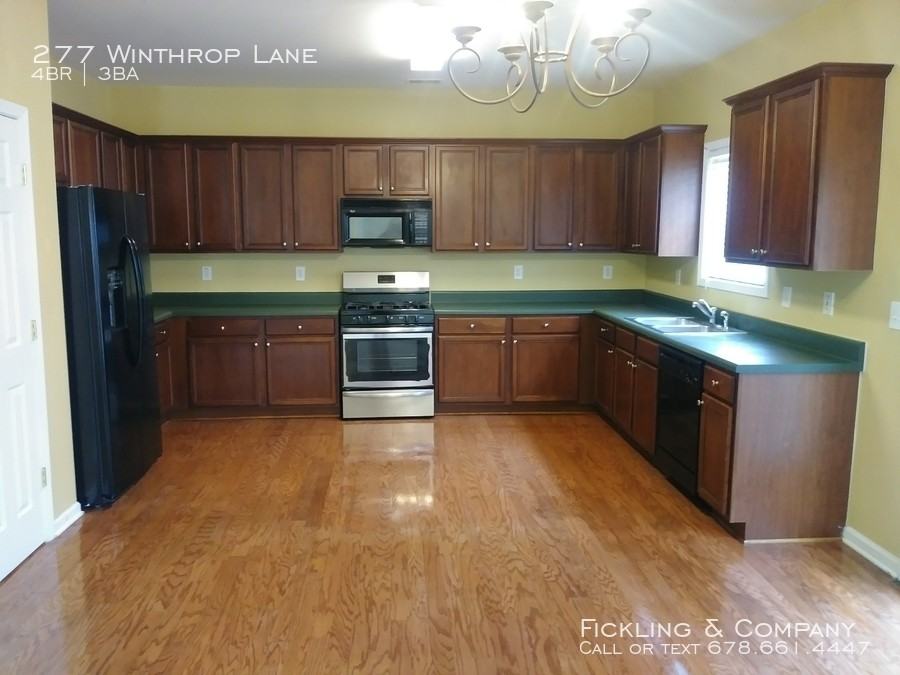 277 Winthrop Ln - Photo 2 of 18