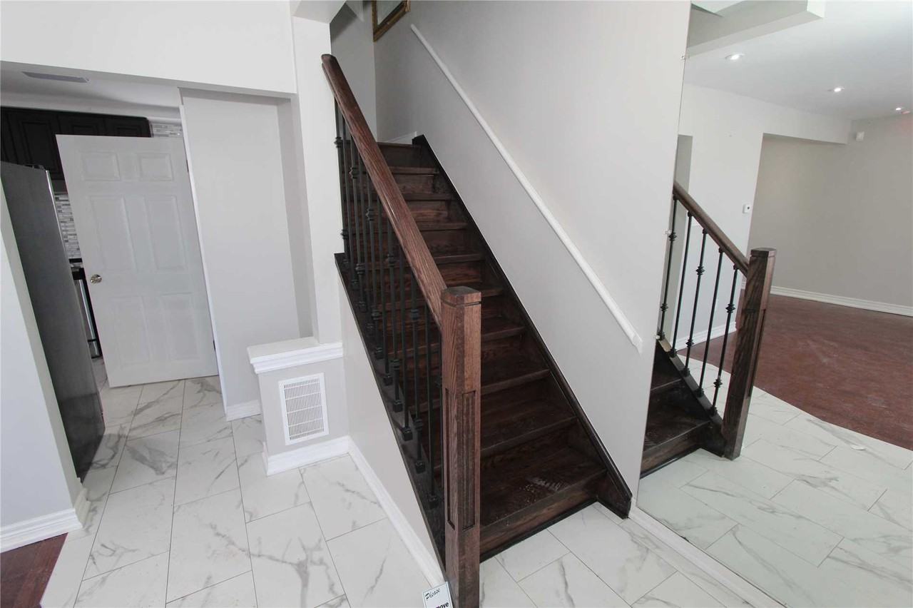 125 Chestnut Crescent - Photo 2 of 12