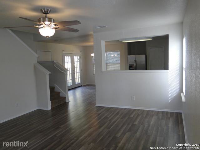 421 Hampton Cv - Photo 2 of 11