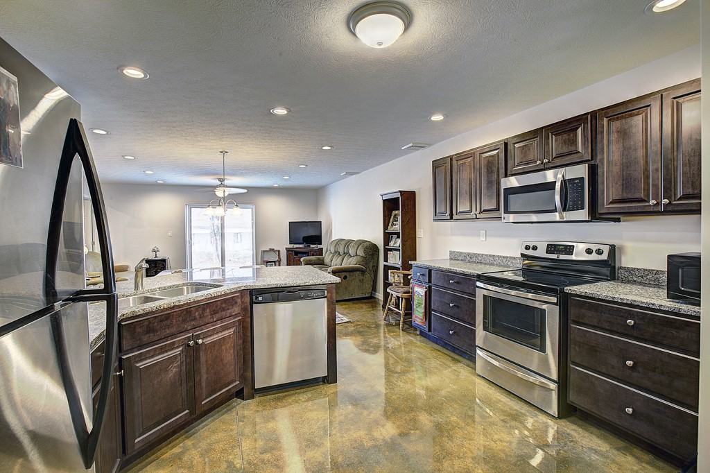 86 Lenox Rd - Photo 3 of 13