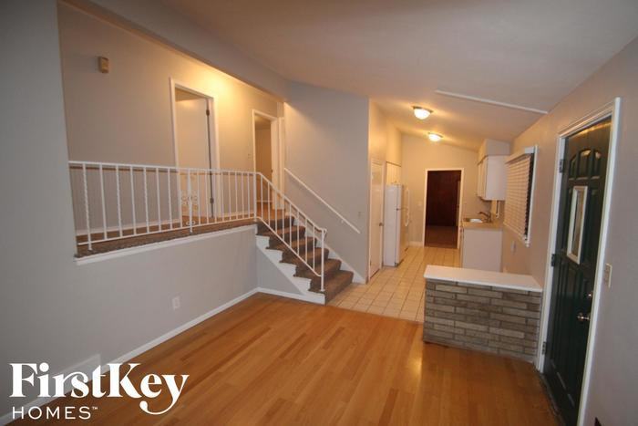 1710 Lilac Ln - Photo 2 of 15