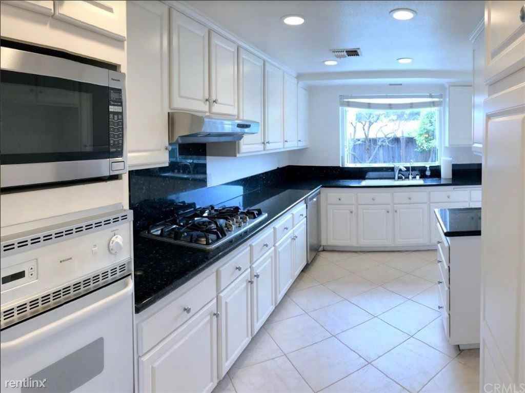 408 E Forsyth Pl - Photo 2 of 12