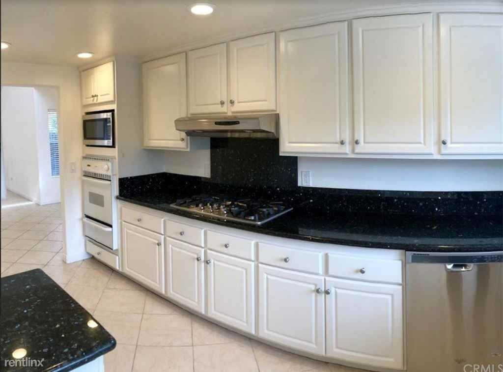 408 E Forsyth Pl - Photo 3 of 12