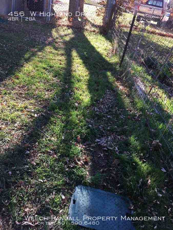 456 W Highland Dr - Photo 2 of 4