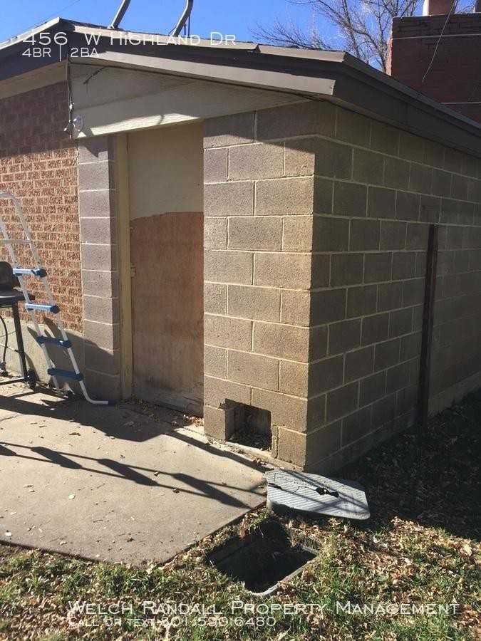 456 W Highland Dr - Photo 3 of 4