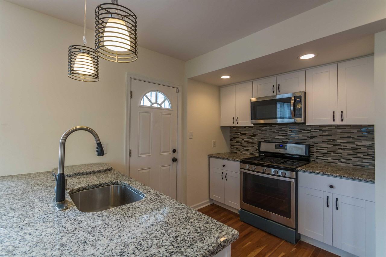 3461 Eads St NE - Photo 2 of 19