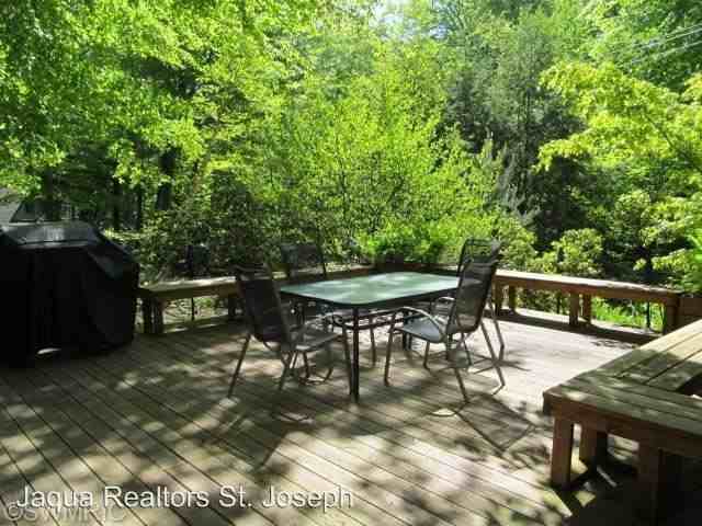 7149 Maple St - Photo 3 of 13