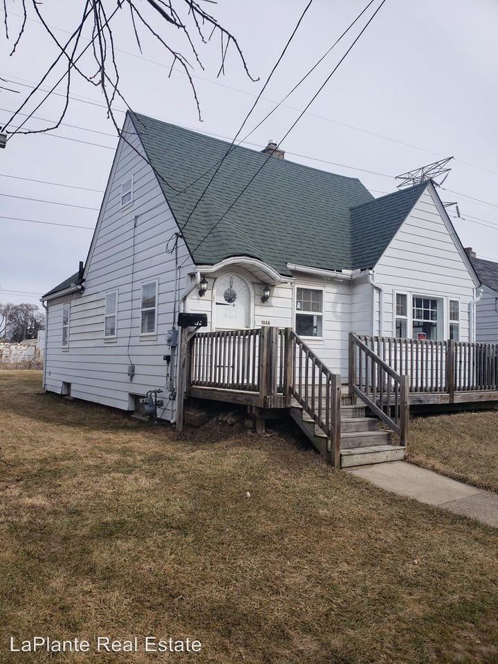 1046 Slater St - Photo 3 of 26