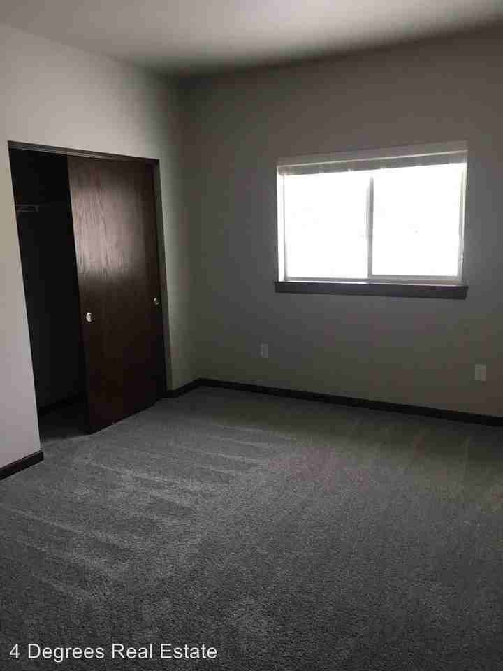 13921/13923 E. 14th Lane - Photo 3 of 5