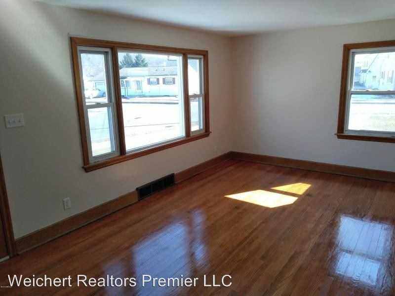 618 Pearl Blvd - Photo 3 of 15