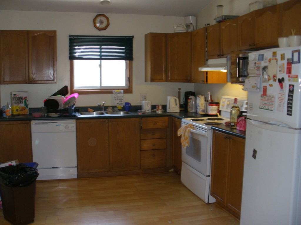 327 Fleming Dr - Photo 3 of 17