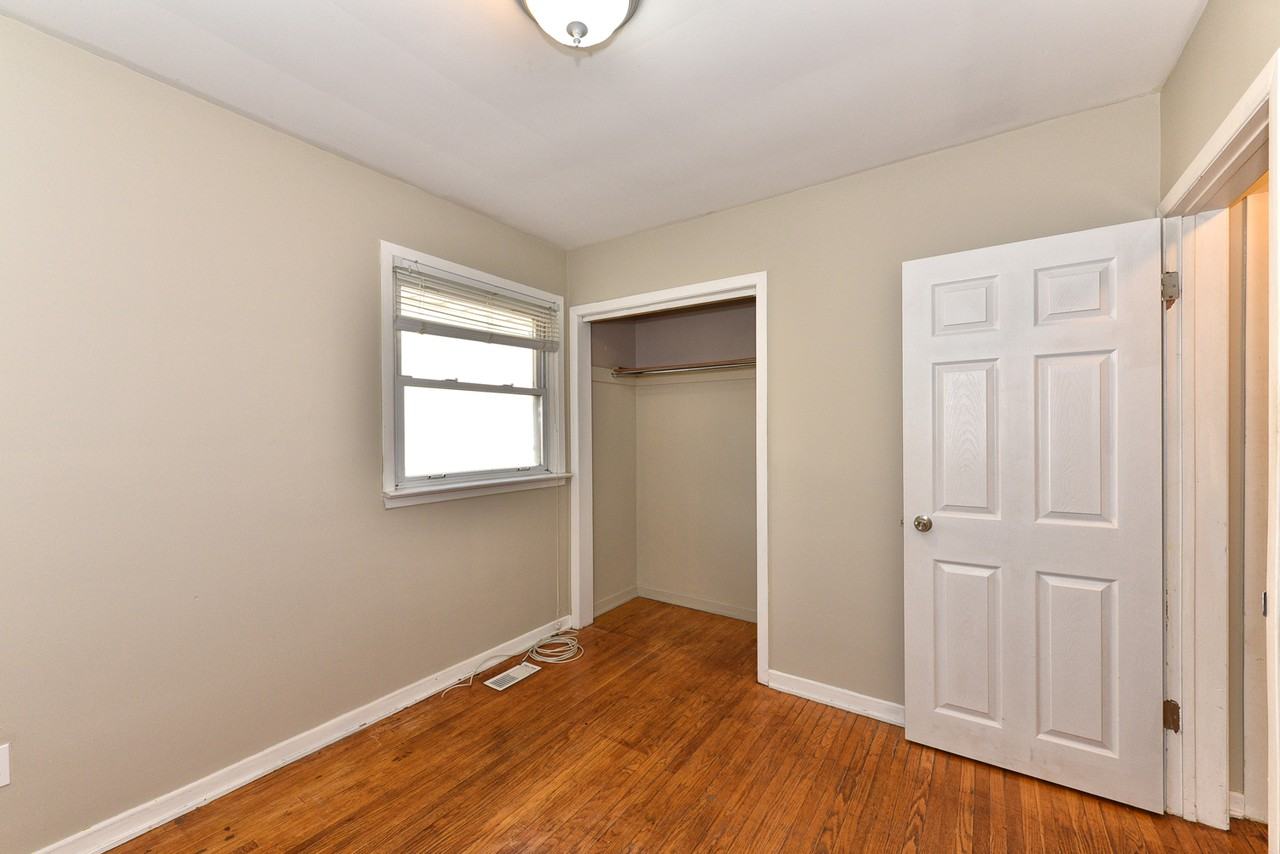 1582 Dixie St - Photo 3 of 21