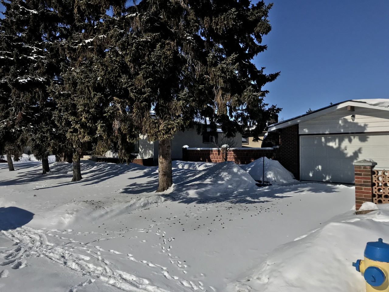 7112 150 Ave NW - Photo 2 of 25