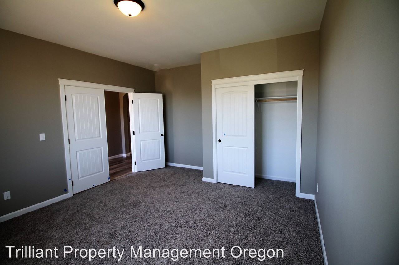 2337 Giovanni Avenue South - Photo 3 of 26