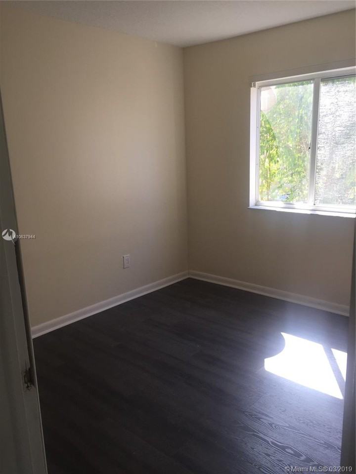 18044 Southwest 143rd Place - Photo 2 of 6