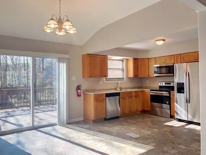 276 Peppermill Rd - Photo 2 of 16