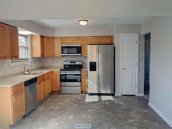 276 Peppermill Rd - Photo 3 of 16