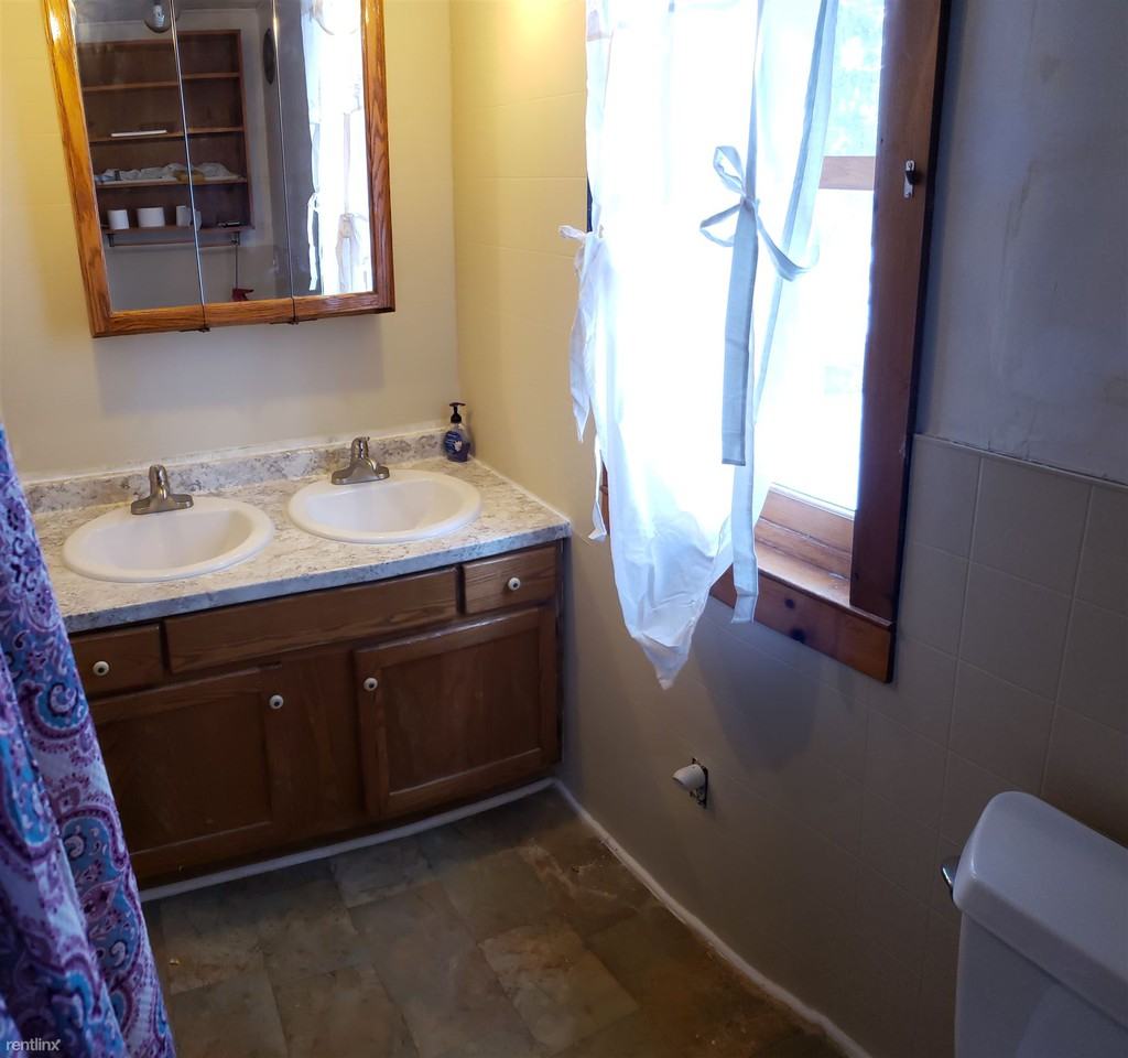 929 Upper Front St - Photo 3 of 25