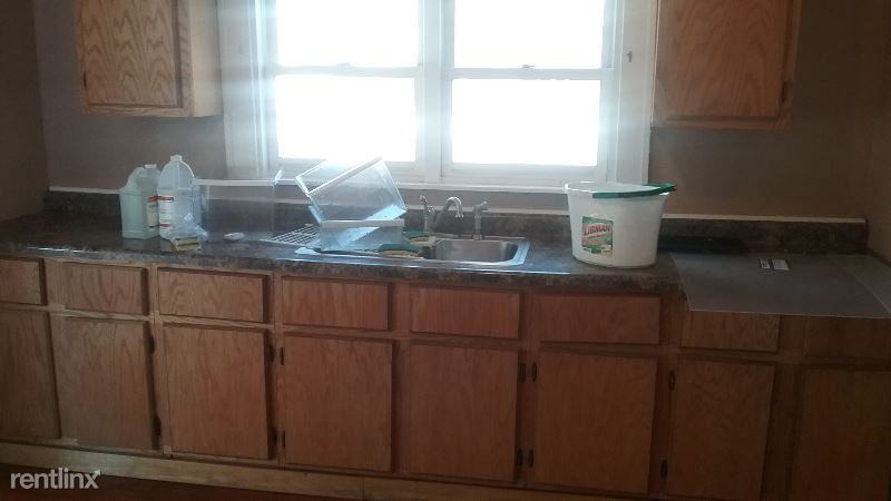 710 Monroe St - Photo 2 of 5