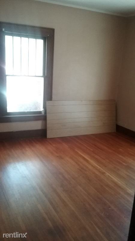 710 Monroe St - Photo 3 of 5