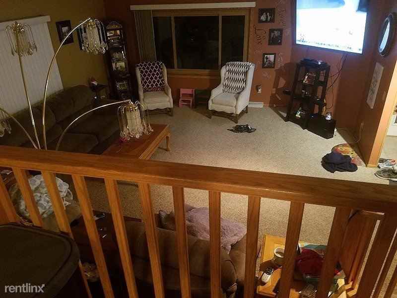 712 E 17th St - Photo 2 of 2