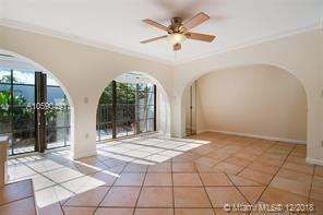 Sunrise key Towhouse - Photo 3 of 8