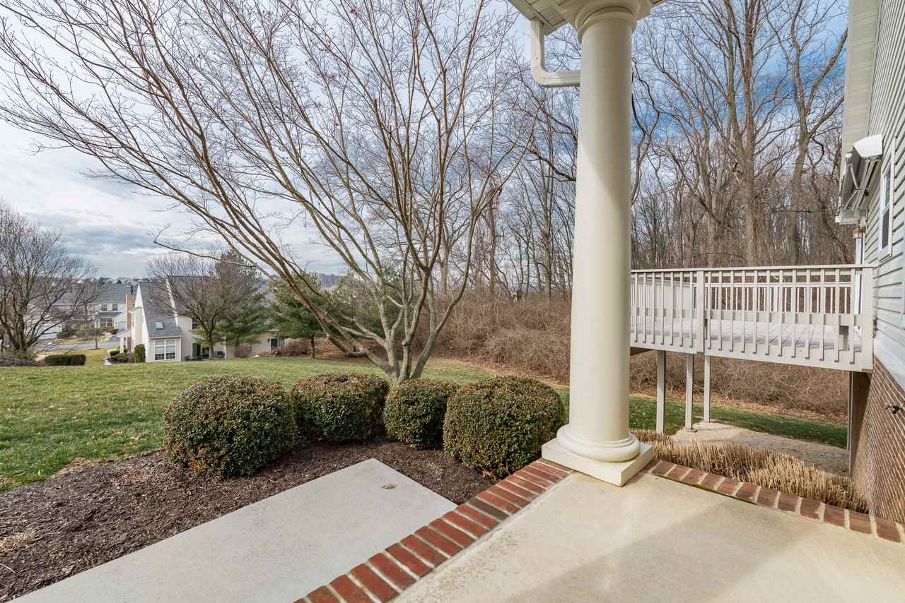 418 Oak Hill Ln - Photo 2 of 25