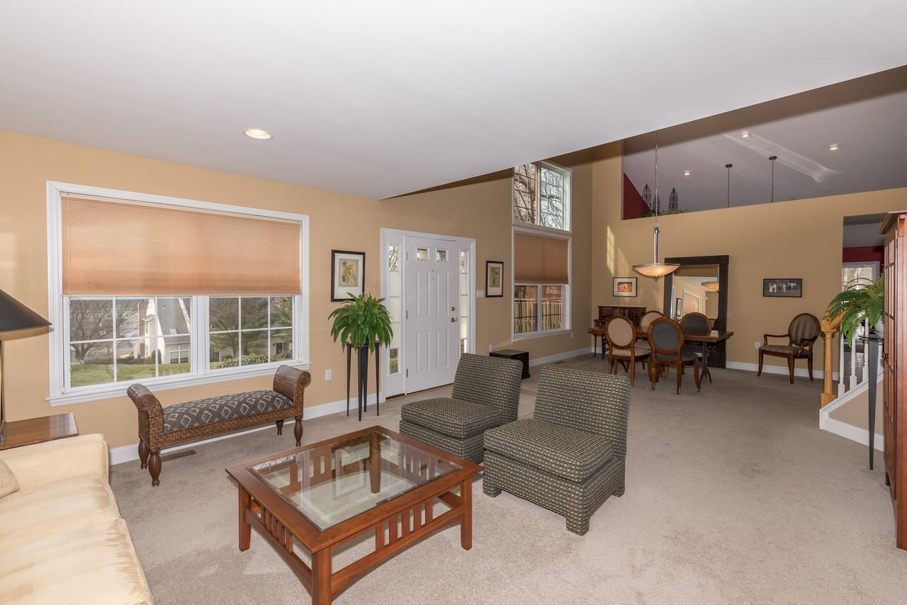 418 Oak Hill Ln - Photo 3 of 25