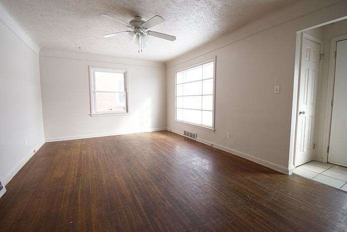 4444 Glenview Rd - Photo 2 of 9