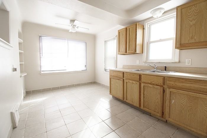 4444 Glenview Rd - Photo 3 of 9