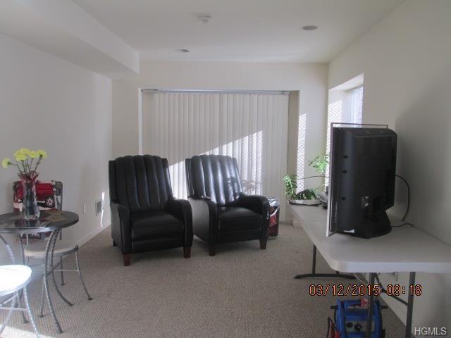 423 Arlington Ct - Photo 2 of 7