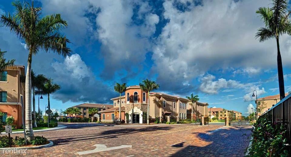 16828 SW 137th Ave - Photo 2 of 10