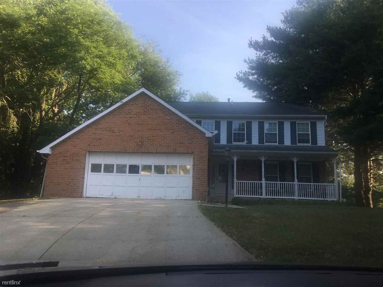 Meadowlake  court - Photo 3 of 5