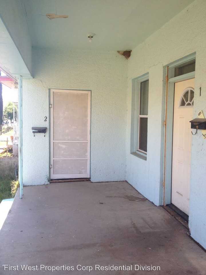 840 E 13th St #2 - Photo 3 of 6